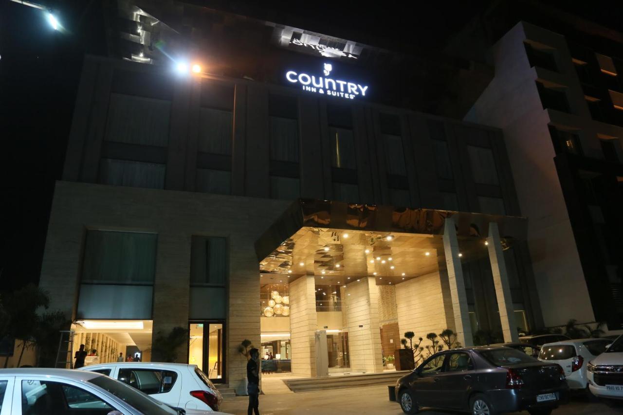 Country Inn & Suites By Radisson Chandigarh Zirakpur Экстерьер фото